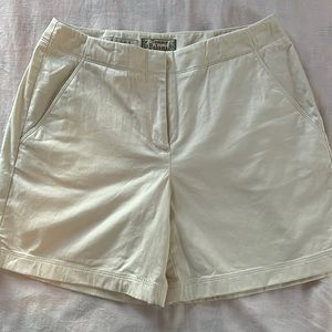 Mid-rise women’s shorts